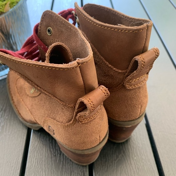 BORN leather handcrafted woman’s boots. Anti slip. Size 7. Full leather. - Picture 10 of 13